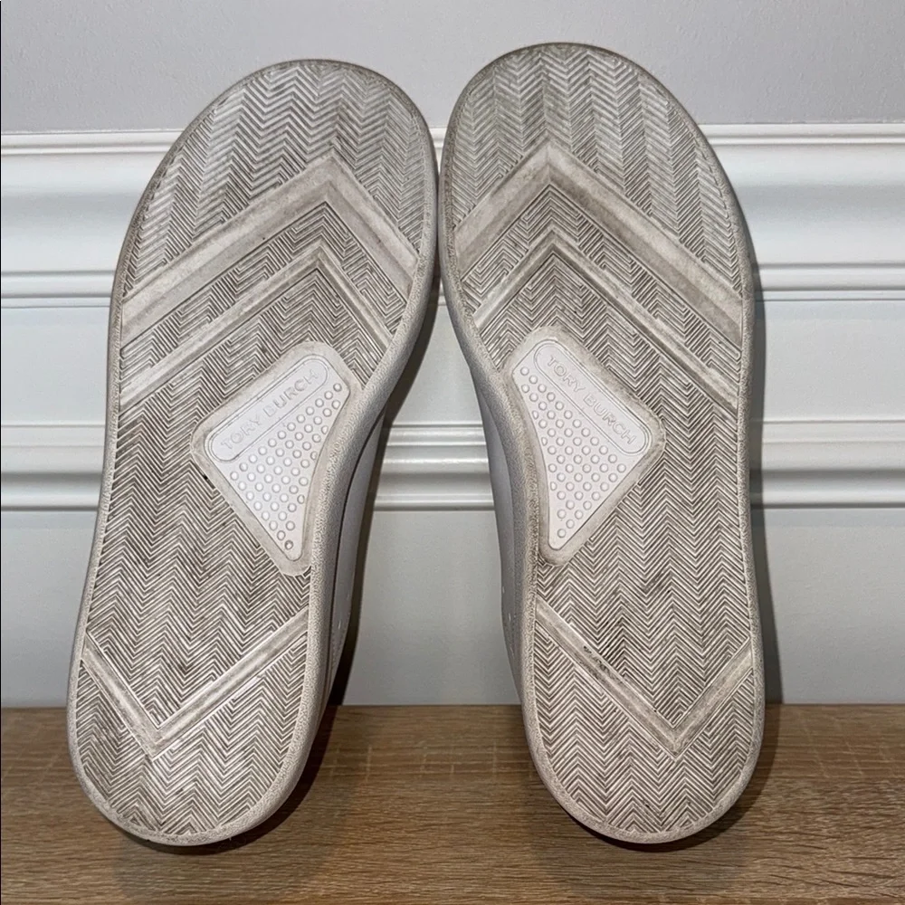 Tory Burch White “Howell Court” W DUST‎ BAG Athletic Shoes Sleek Design Sz 9 EUC
